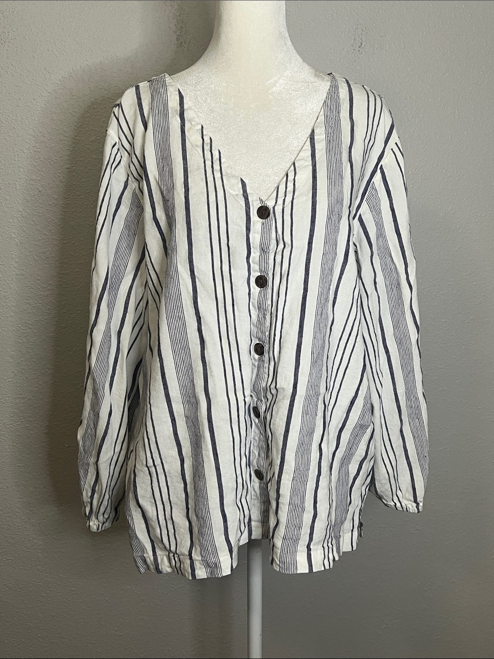 Loft VNeck Button Down Puff Sleeve Blouse Blue/Ivory Stripe Size XL